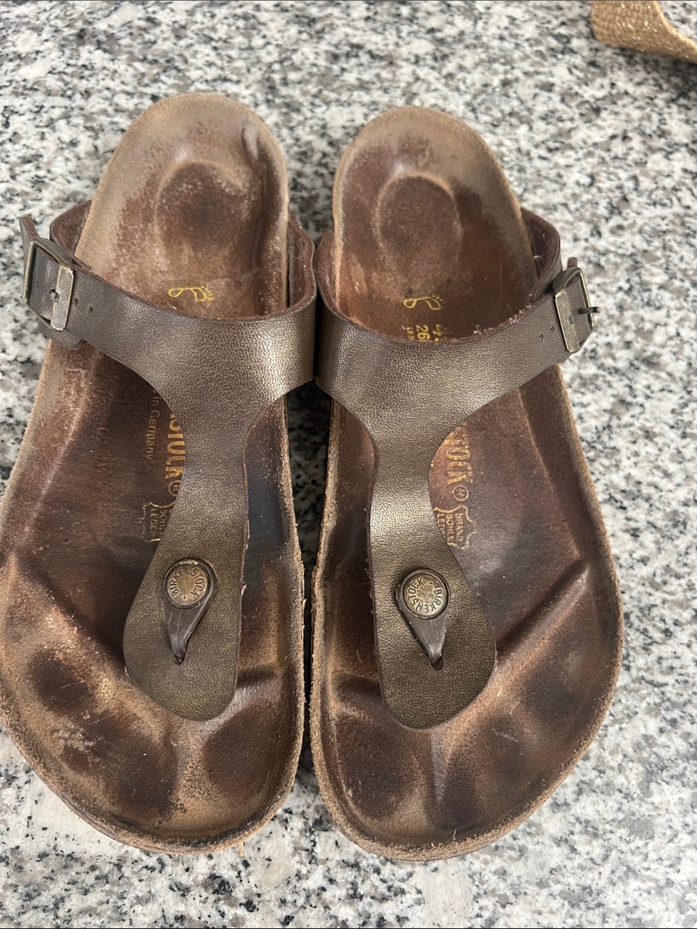Birkenstock women’s metallic Brown Leather Gizeh Sandals Buckle Sz 9 (EU41) - Picture 1 of 12